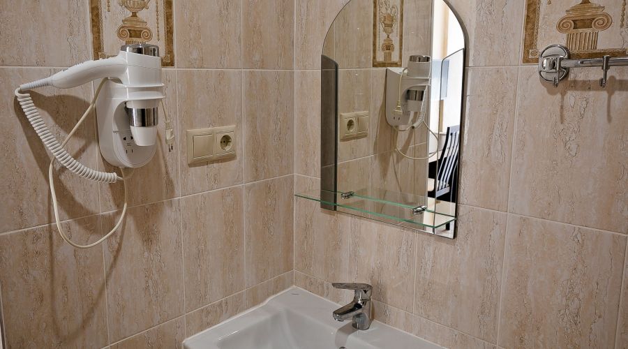 Люкс 3-местный у бас. 1 этаж