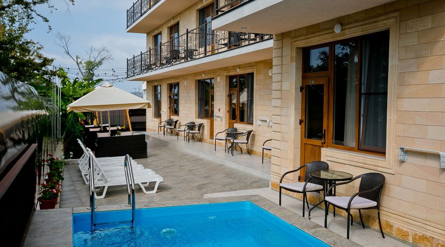 Люкс 3-местный у бас. 1 этаж