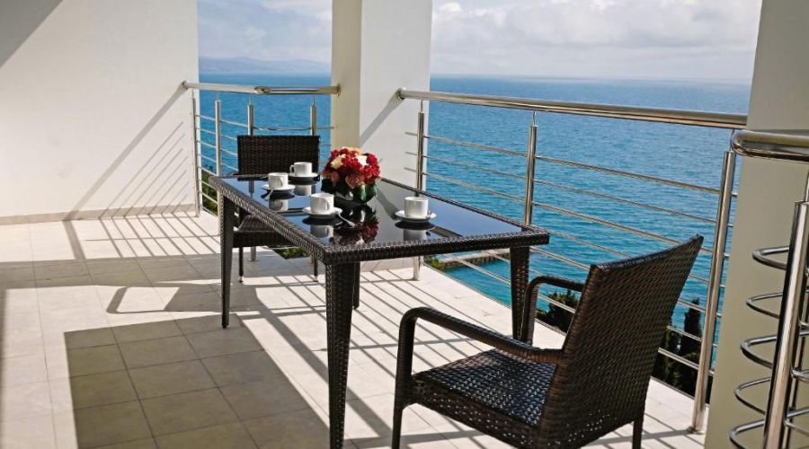 Люкс 4-местный 2-комнатный с джакузи