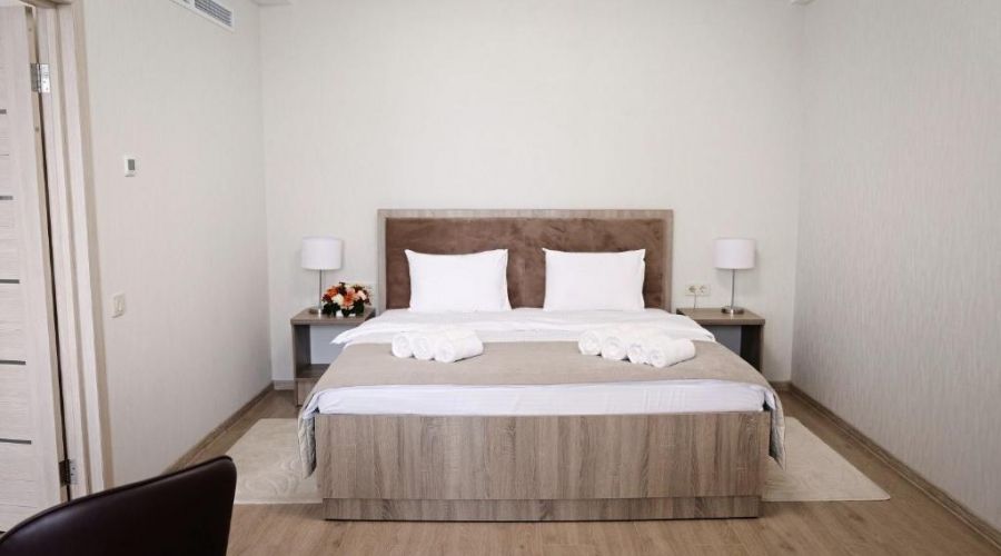 Люкс 4-местный 2-комнатный с джакузи