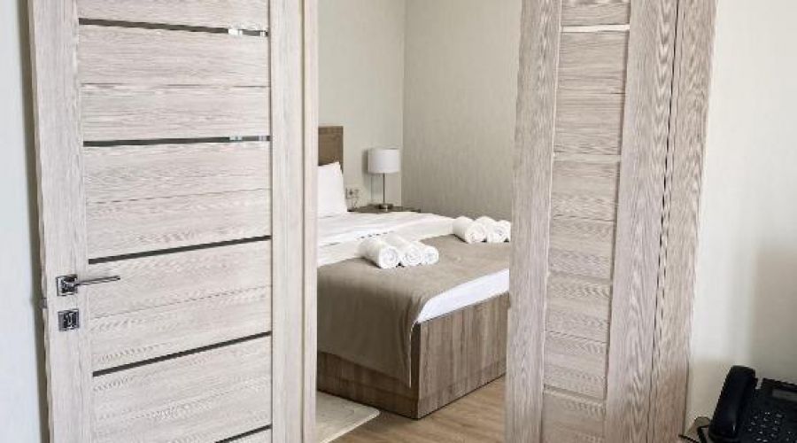 Люкс 4-местный 2-комнатный с джакузи