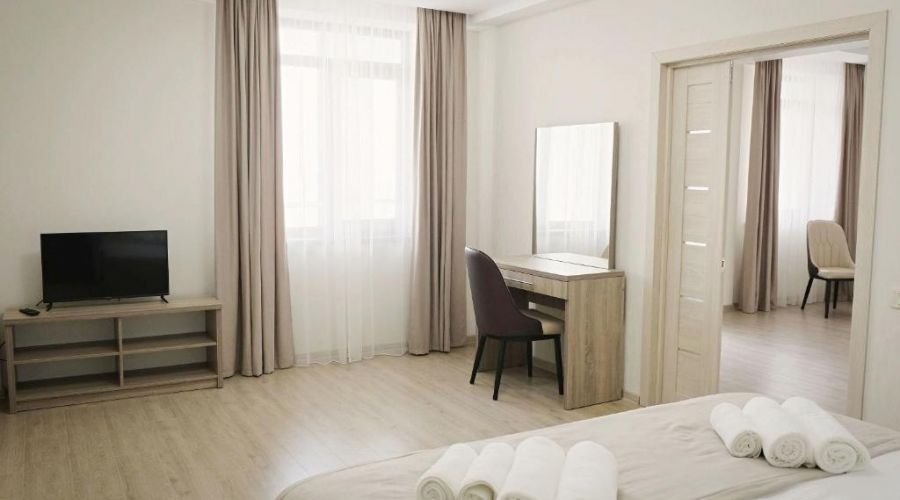 Люкс 4-местный 2-комнатный с джакузи