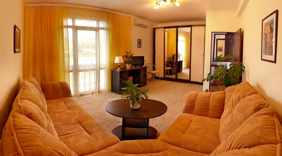 Люкс 4-местный с двумя спальнями