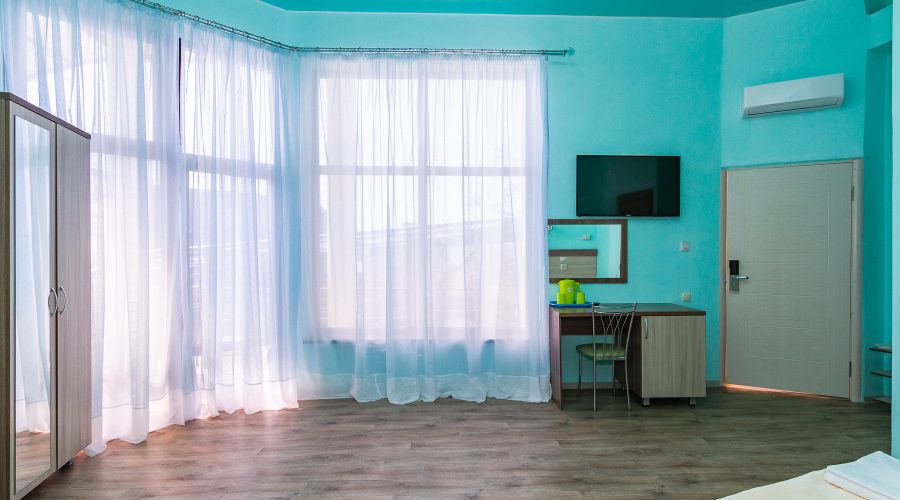 Люкс Семейный 4-местный 2-комнатный Лесной домик