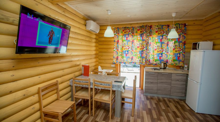 Коттедж 6-местный 2-этажный с балконом