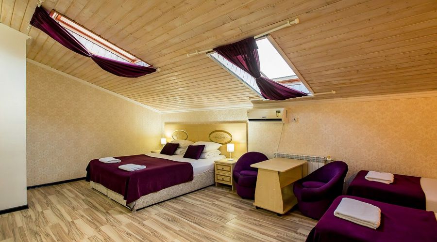 Семейный 4-местный Мансардный