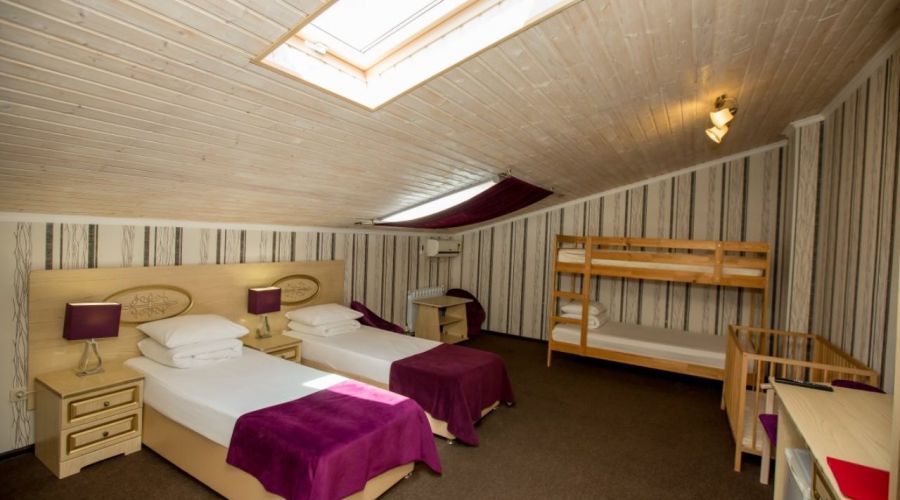 Семейный 4-местный с 2-ярусной кроватью