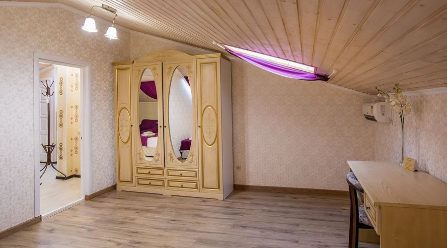 Апартаменты 5-местный мансардный с кухонным блоком