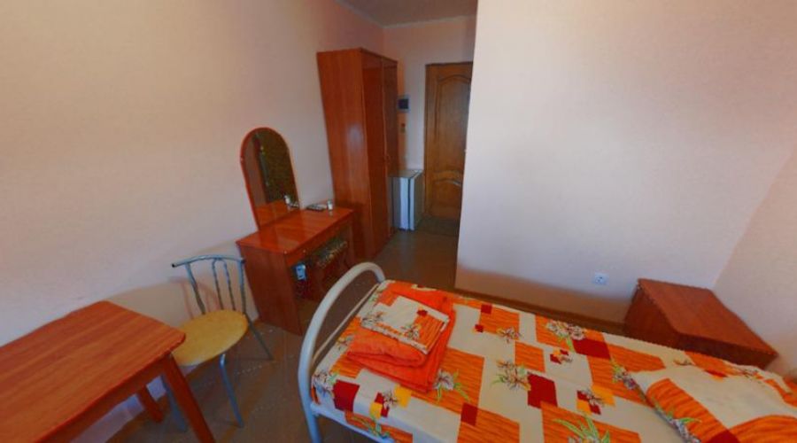 Бюджетный 3-местный 