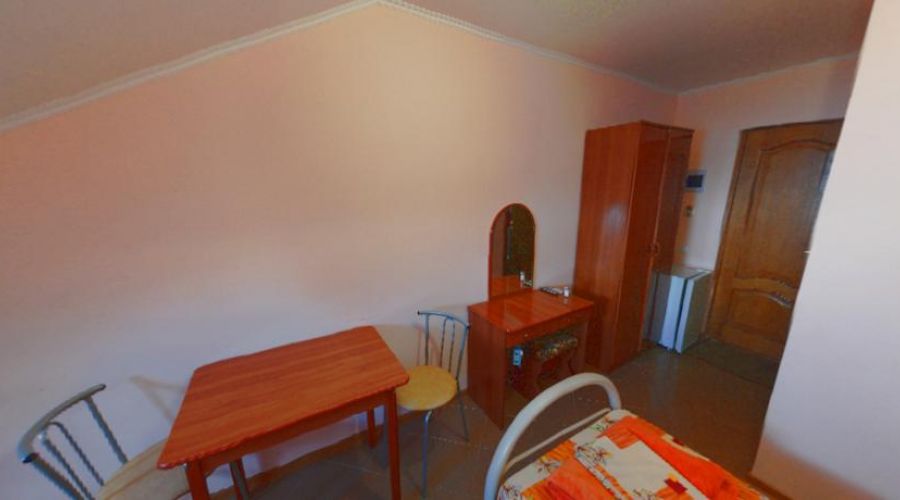 Бюджетный 3-местный 