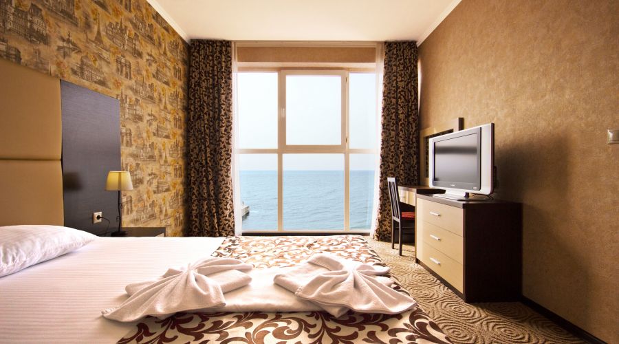 Люкс 4 местный 2 комнатный панорамный с видом на море