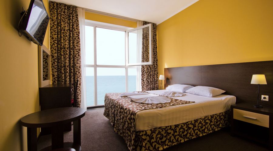 Полулюкс 2 местный 1 комнатный панорамный с видом на море