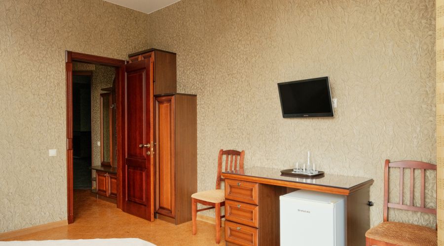 Люкс Улучшенный 3х-местный 2х-комнатный с балконом