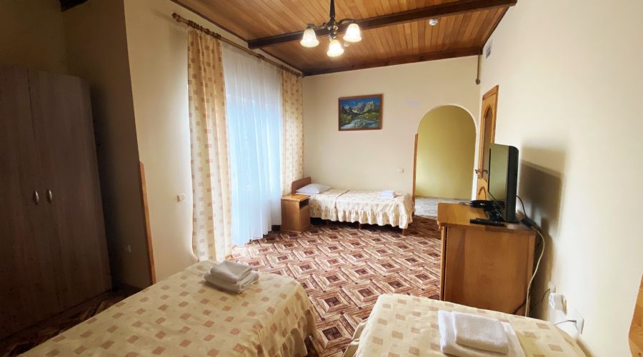 Стандарт 3 местный с балконом