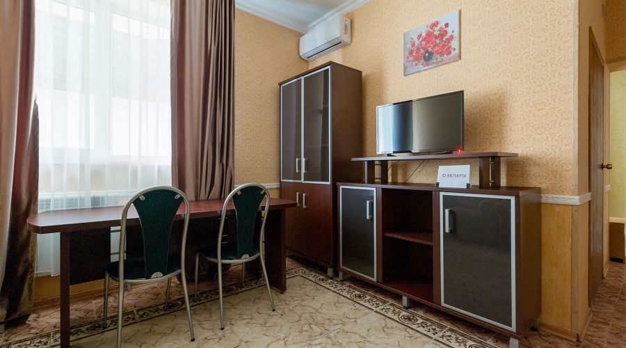 Семейный 2 комнатный 1 этаж