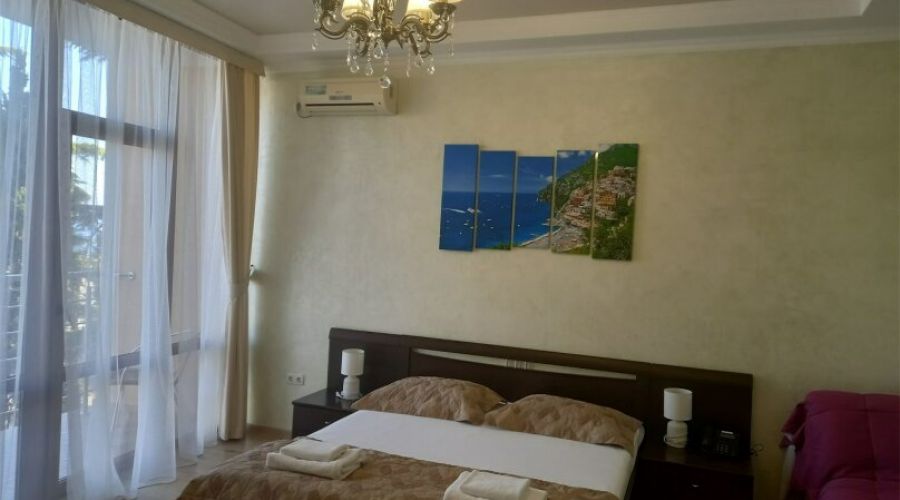 Стандарт 2-местный 1-комнатный с боковым видом на море без балкона (двуспальная кровать)