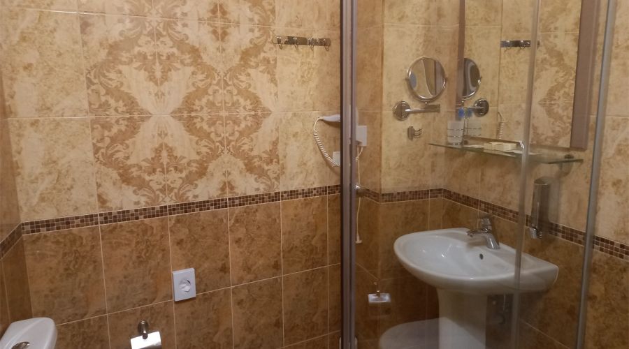 Комфорт 2-местный 1-комнатный с балконом и боковым видом на море