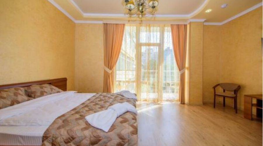 Стандарт 2-местный 1-комнатный с боковым видом на море без балкона (двуспальная кровать)