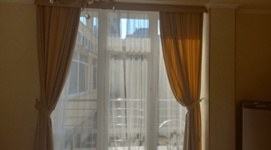 Комфорт 2-местный 1-комнатный с балконом без вида на море (2 этаж)