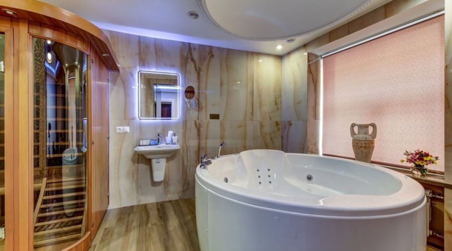 Люкс 2-местный 2-комнатный с джакузи