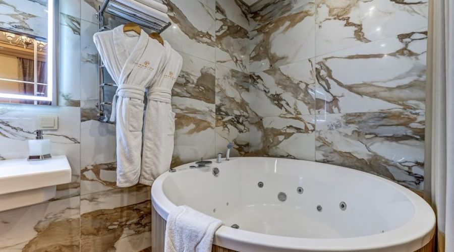 Люкс 2-местный 2-комнатный с джакузи