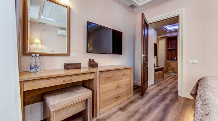 Люкс 2-местный 2-комнатный с джакузи