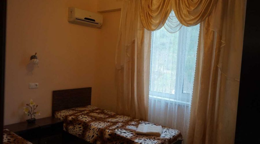 Стандарт 2-местный с 2 отд. кроватями и собств. ванной напротив