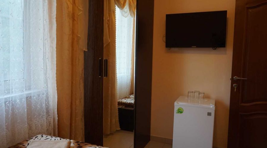 Стандарт 2-местный с 2 отд. кроватями и собств. ванной напротив