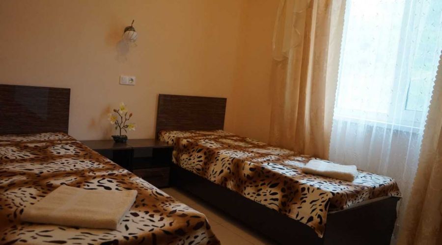 Стандарт 2-местный с 2 отд. кроватями и собств. ванной напротив