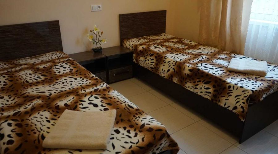 Стандарт 2-местный с 2 отд. кроватями и собств. ванной напротив