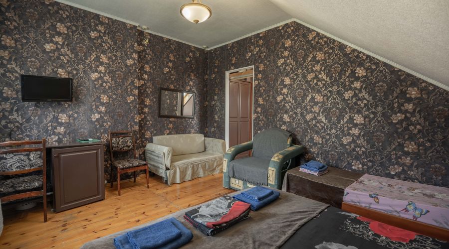 Семейный Семейный номер Мансарда 5-местный 