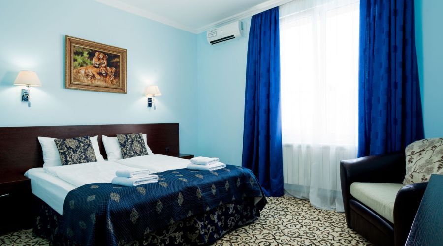 Люкс 4-местный Люкс 44 с двумя креслами