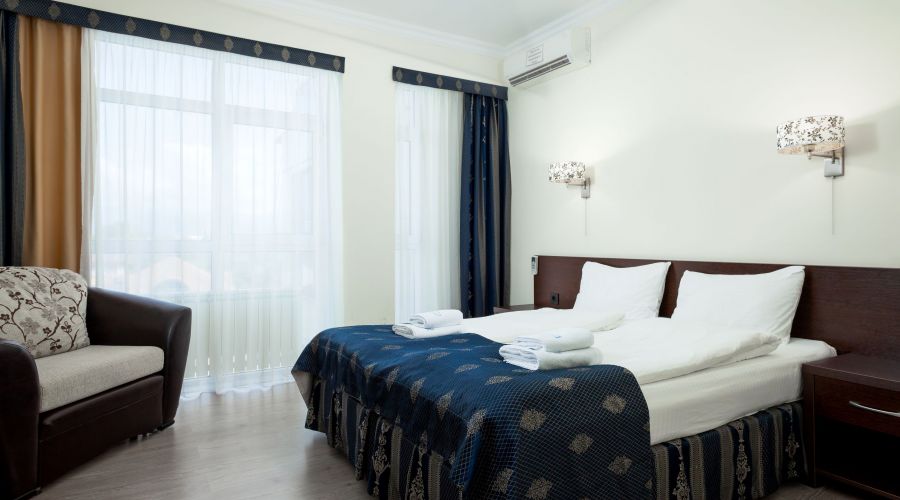 Номер 3-местный номер 67, вид на горы