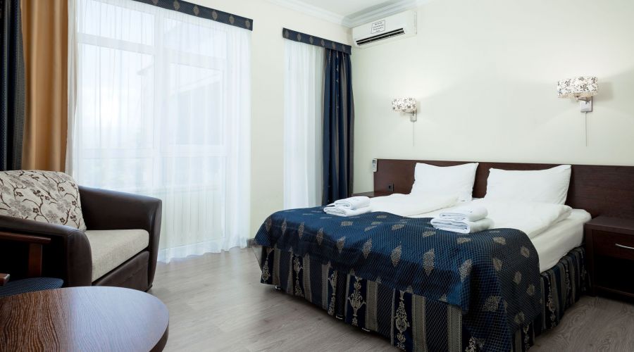 Номер 3-местный номер 67, вид на горы