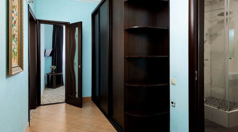 Люкс 4-местный Люкс 44 с двумя креслами