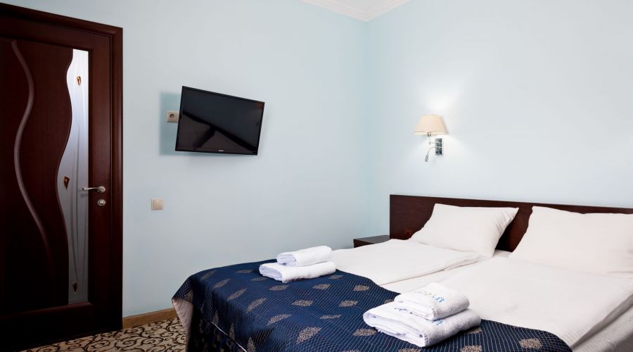 Стандарт 2-местный стандарт 31,32,41,42, с видом на соседний дом