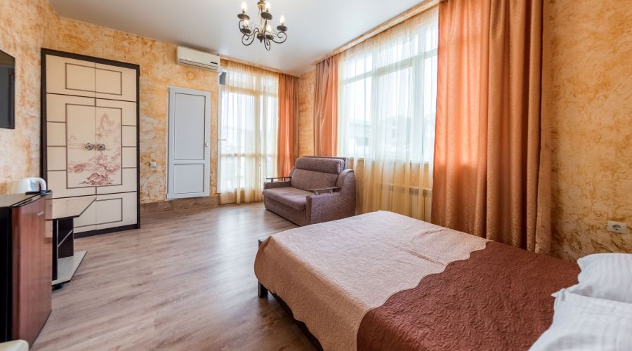 Апартаменты 4-местные с балконом