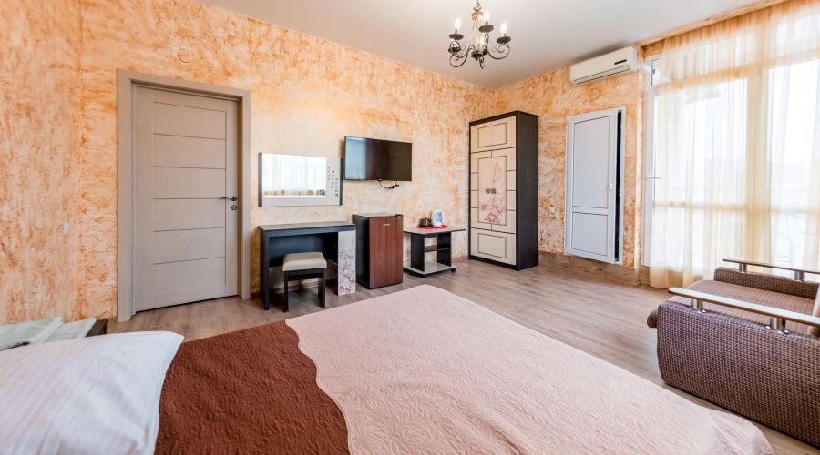 Апартаменты 4-местные с балконом