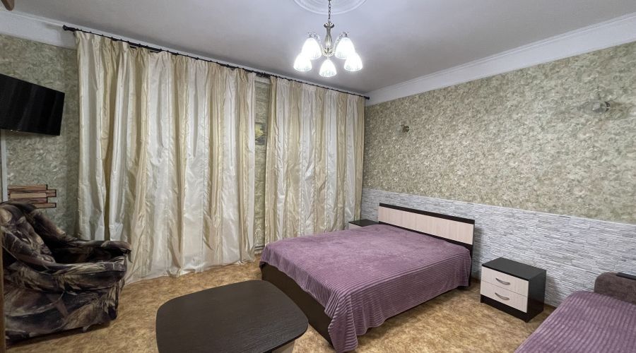 Семейный 3-местный (вид во двор)