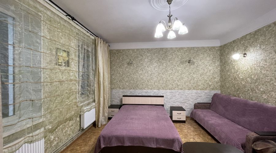 Семейный 3-местный (вид во двор)