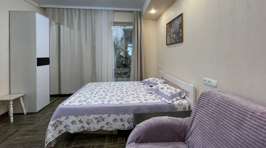 Полулюкс 3-местный с мини-кухней (вид во двор)