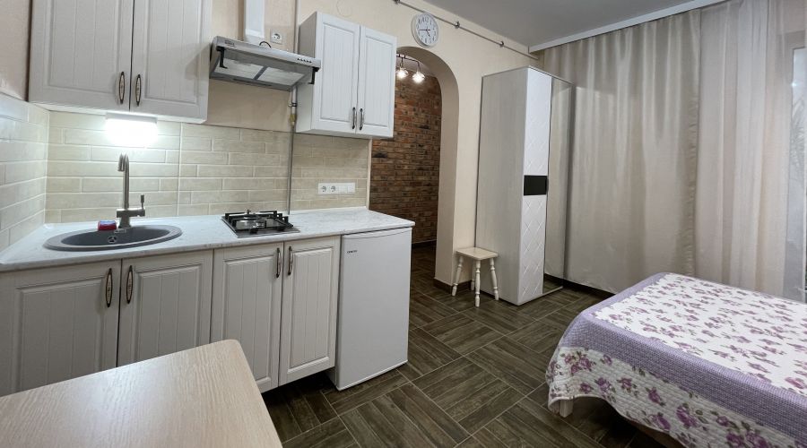 Полулюкс 3-местный с мини-кухней (вид во двор)