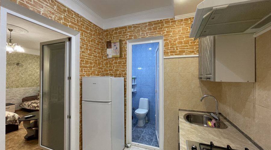 Семейный 3-местный (вид во двор)