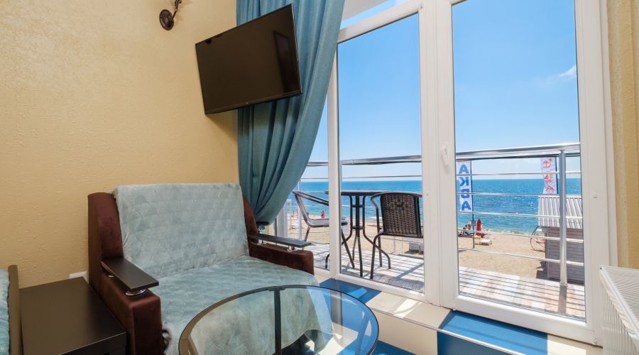 Апартаменты 3-местный с мини-кухней (море)