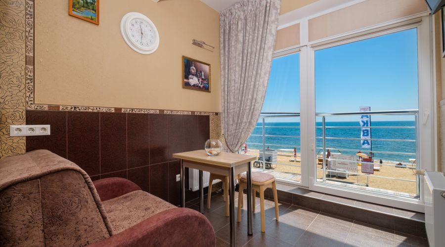 Апартаменты 3-местный с мини-кухней (море)