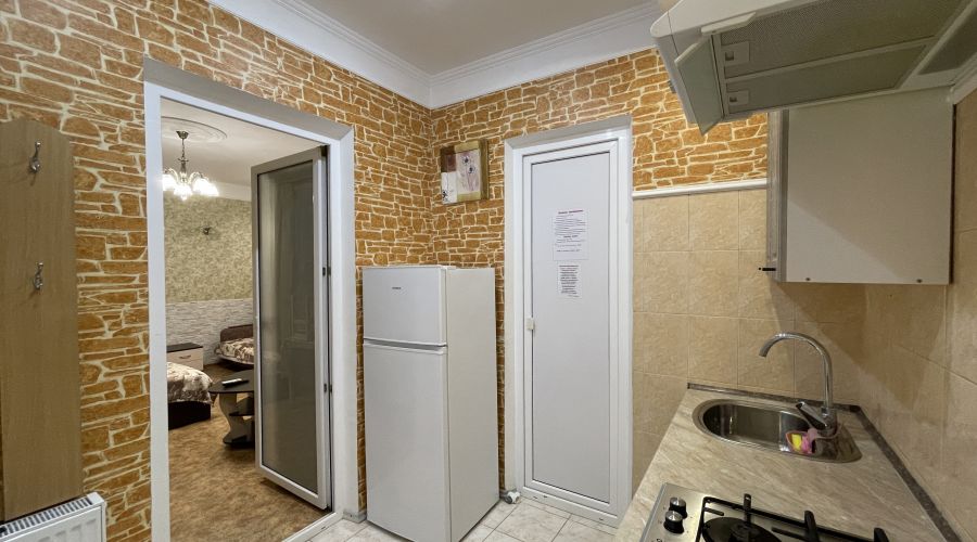 Семейный 3-местный (вид во двор)