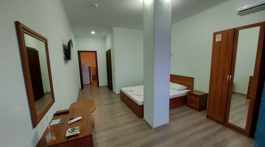 Люкс 3-местный полуторный с мини-кухней