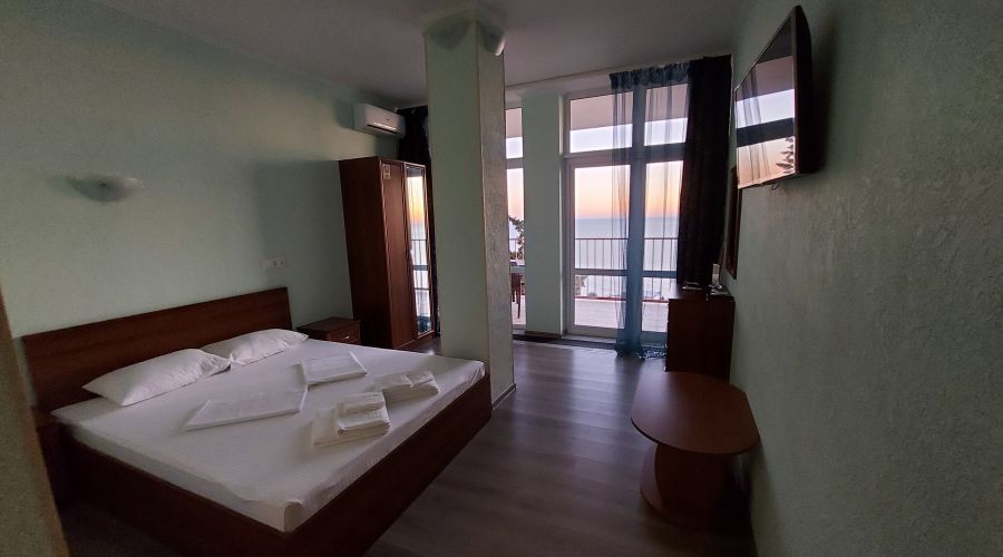 Люкс 3-местный полуторный с мини-кухней