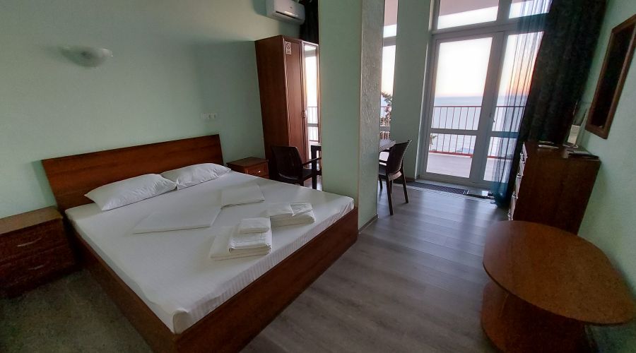 Люкс 3-местный полуторный с мини-кухней