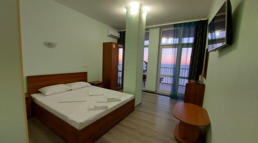 Люкс 3-местный полуторный с мини-кухней